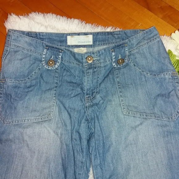 Maurices Wide Leg Light Wash Cinched Hem Capris - Picture 2 of 10